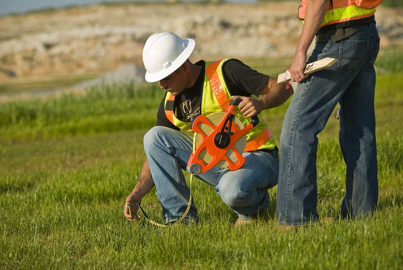 Lufkin Crescent Lufkin 1/2" x 150' Hi-Viz Orange Engineer's Fiberglass Tape Measure - FE150D - Image 4